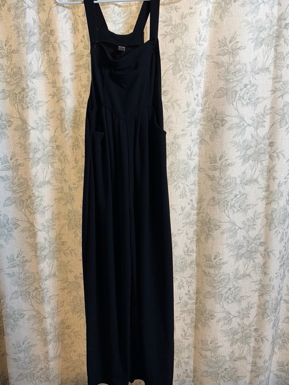 HALARA Black Sleeveless Pinafore Jumpsuit